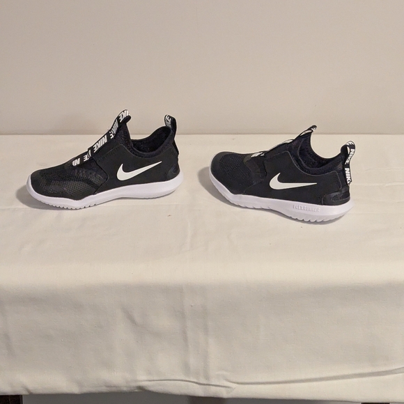 Nike flex runners child size 11. Like New. - Picture 3 of 7